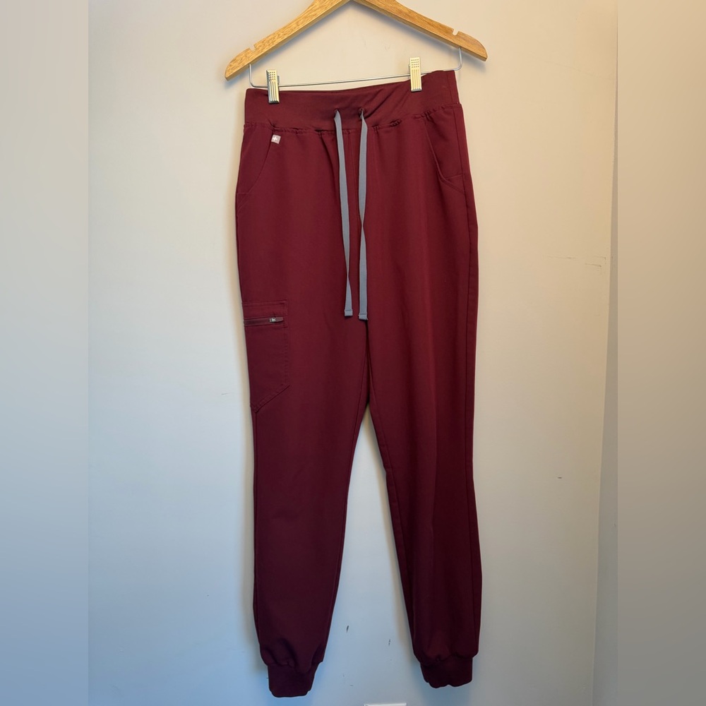 FIGS Burgundy Scrub Set Small Top & Jogger Pants Technical Collection Nurse - Picture 9 of 16